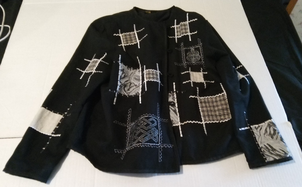 Allure Missy Large Black And White Button Up Top With Removable Shoulder Pads